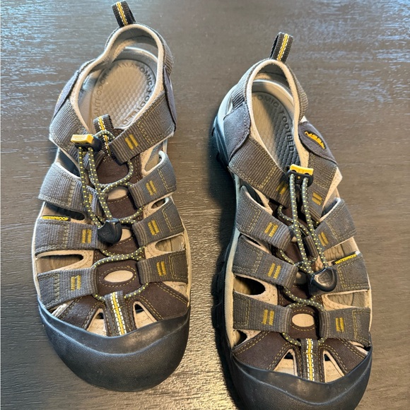 Keen Other - Keen brown/green and black soles